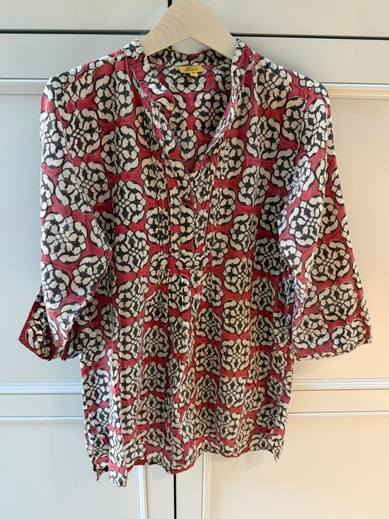 Roberta Roller Rabbit Tops - Roberta Roller rabbit
Red, Cream & Black Geometric V-Neck Blouse
